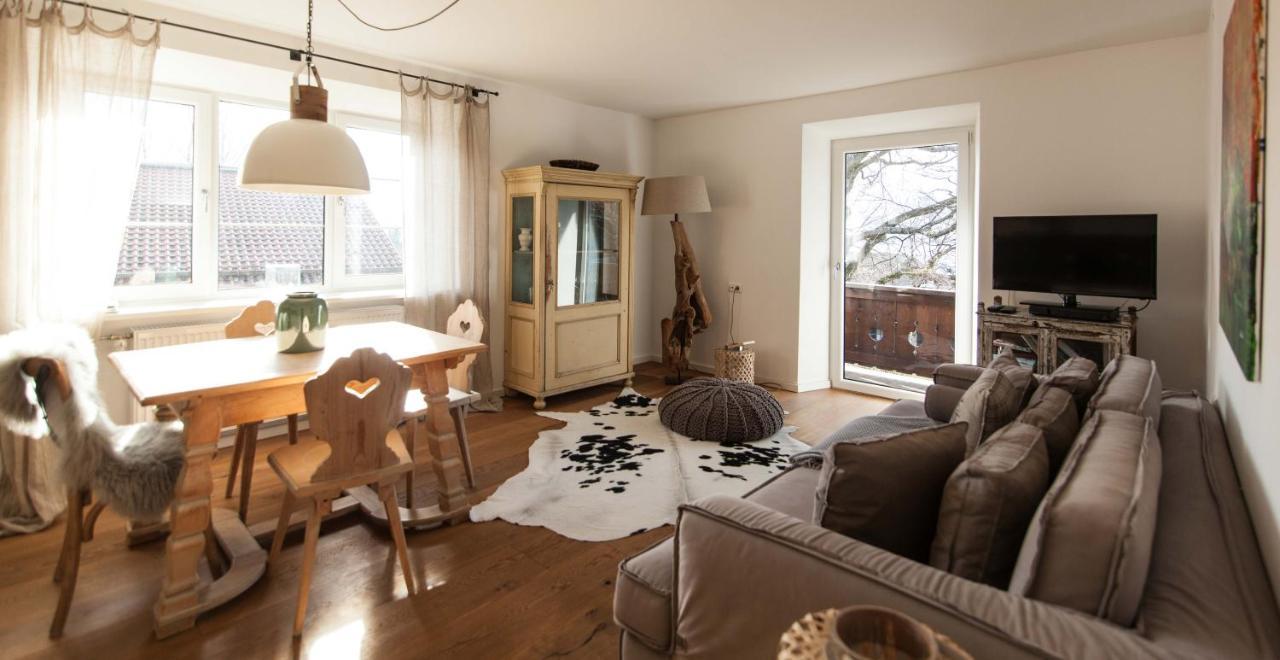 Modern-Bayrisches Apartment Mit Seeblick テガーンゼー エクステリア 写真